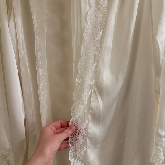 Kat the Label Sidney Robe — Ivory - Picture 10 of 12